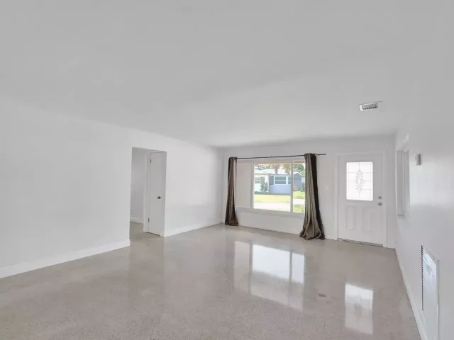 Продажа дома по адресу 1101 SW 31st Street - фото 8920985