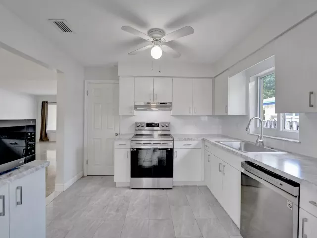 Продажа дома по адресу 1101 SW 31st Street - фото 8920986