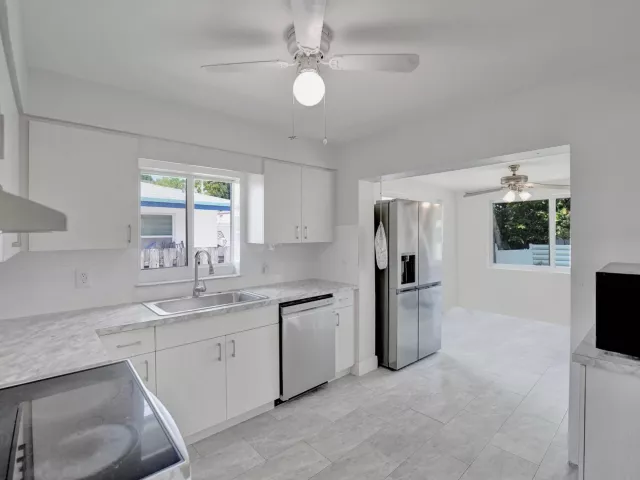 Продажа дома по адресу 1101 SW 31st Street - фото 8920988