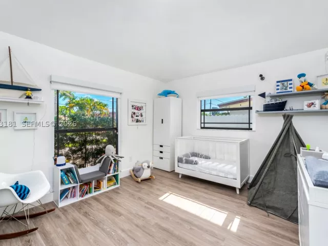 Продажа дома по адресу 2330 NE 195th St - фото 8921149