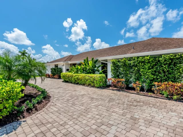 Продажа дома по адресу 2330 NE 195th St - фото 8921132