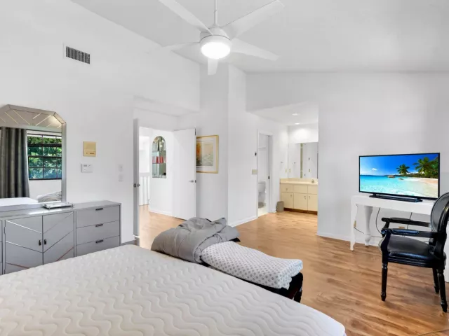 Продажа дома по адресу 7940 La Mirada Drive - фото 8970796