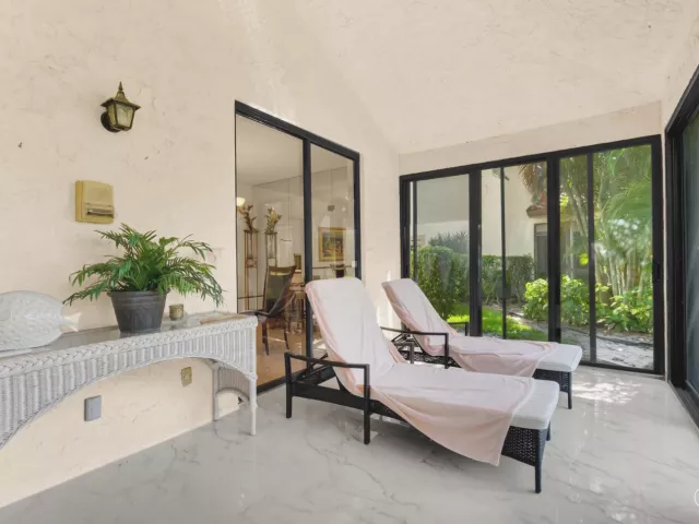 Продажа дома по адресу 7940 La Mirada Drive - фото 8970809