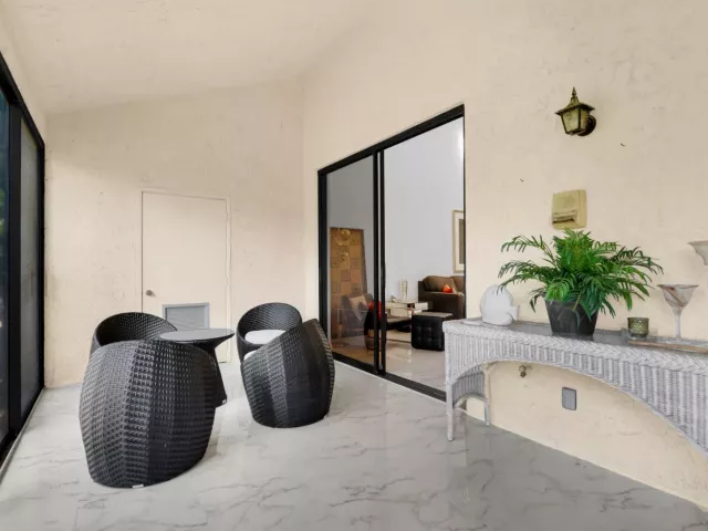 Продажа дома по адресу 7940 La Mirada Drive - фото 8970811