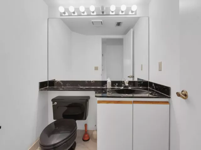 Продажа дома по адресу 7940 La Mirada Drive - фото 8970812