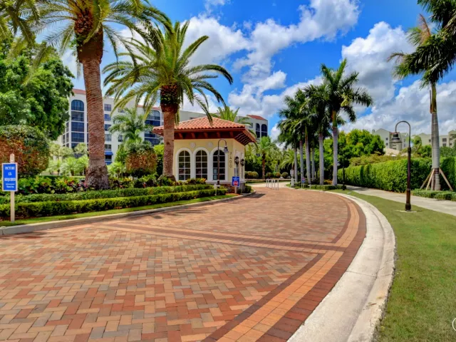 Продажа дома по адресу 7940 La Mirada Drive - фото 8970821