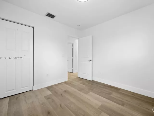 Продажа дома по адресу 2608 NW 3rd St - фото 7684826