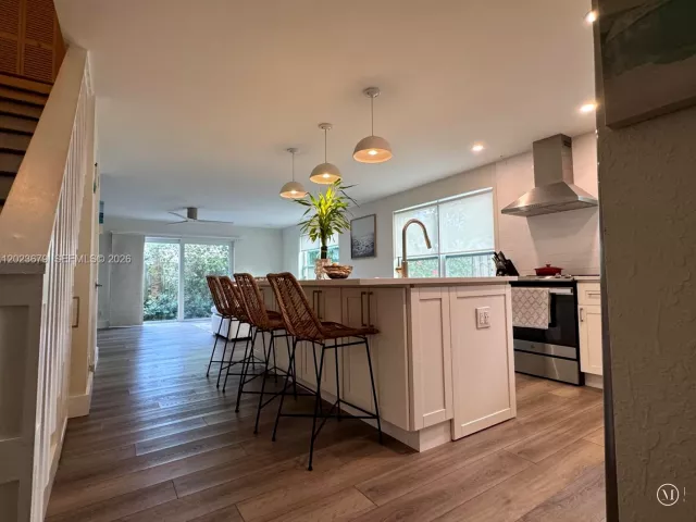 Продажа дома по адресу 1910 NE 5th St 107 - фото 7695648