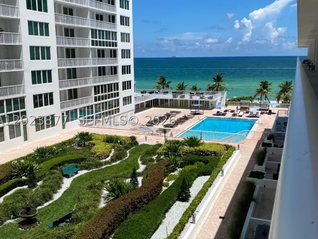 Продажа дома по адресу 5401 Collins Ave 339 - фото 9138916