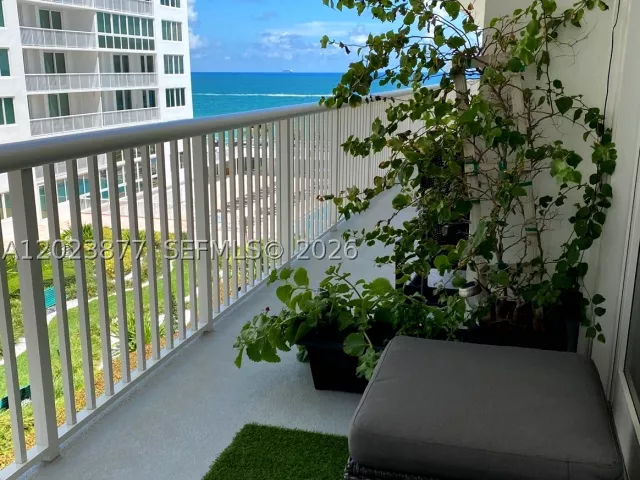 Продажа дома по адресу 5401 Collins Ave 339 - фото 9138921