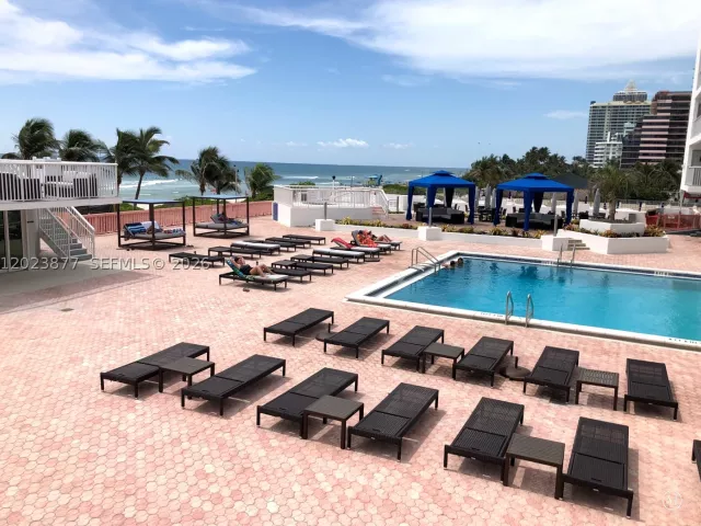 Продажа дома по адресу 5401 Collins Ave 339 - фото 9138932