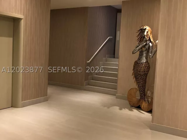 Продажа дома по адресу 5401 Collins Ave 339 - фото 9138936