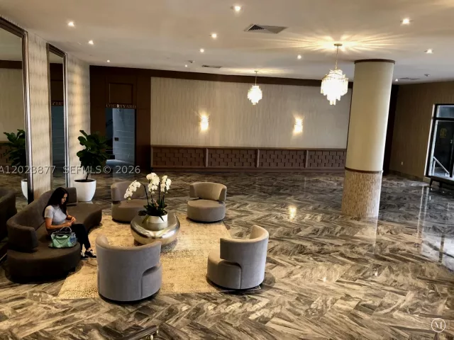 Продажа дома по адресу 5401 Collins Ave 339 - фото 9138938