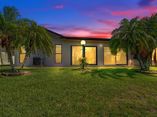 Продажа дома по адресу 2105 SW 17th Circle - фото 9044509
