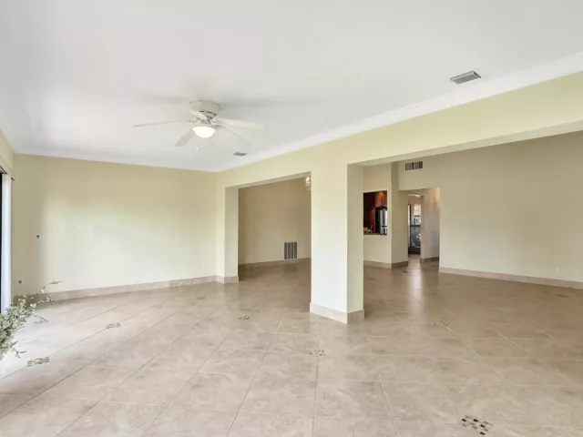 Продажа дома по адресу 2105 SW 17th Circle - фото 9044466