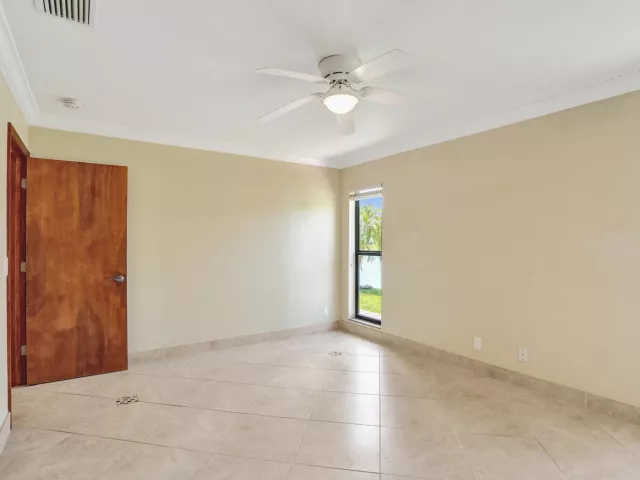 Продажа дома по адресу 2105 SW 17th Circle - фото 9044476