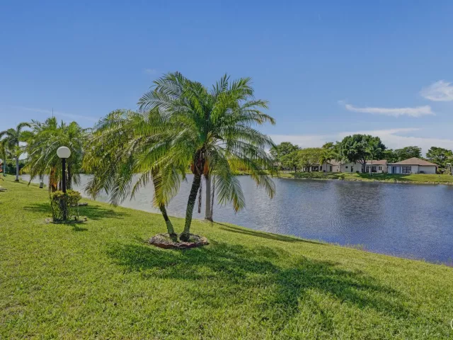 Продажа дома по адресу 2105 SW 17th Circle - фото 9044502