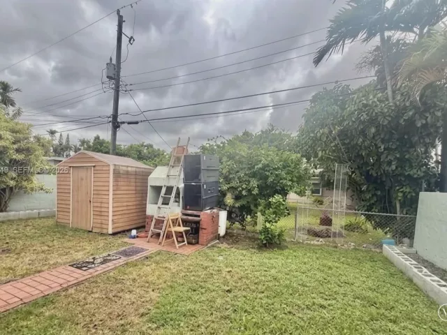 Продажа дома по адресу 320 NW 61st Ave - фото 7687899