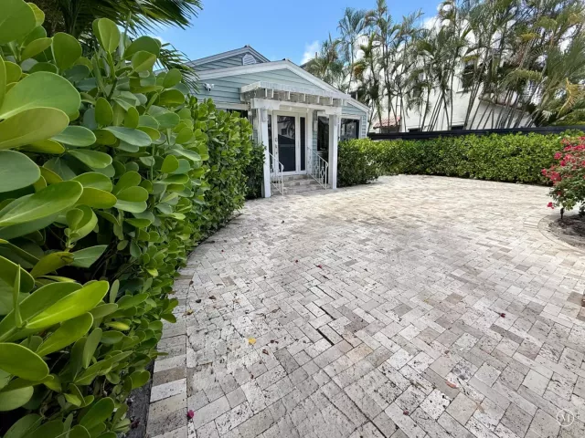 Продажа дома по адресу 1216 SE 1st Street - фото 8900729