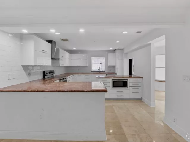 Продажа дома по адресу 8044 Twin Lake Drive - фото 9278732