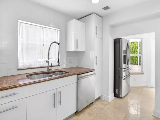 Продажа дома по адресу 8044 Twin Lake Drive - фото 9278737