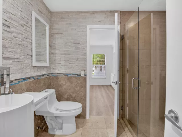 Продажа дома по адресу 8044 Twin Lake Drive - фото 9278746