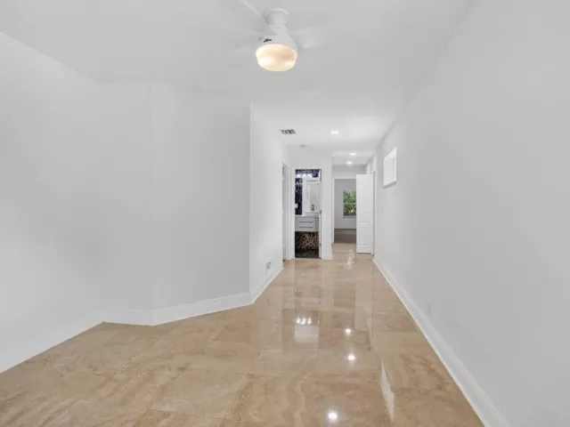 Продажа дома по адресу 8044 Twin Lake Drive - фото 9278753