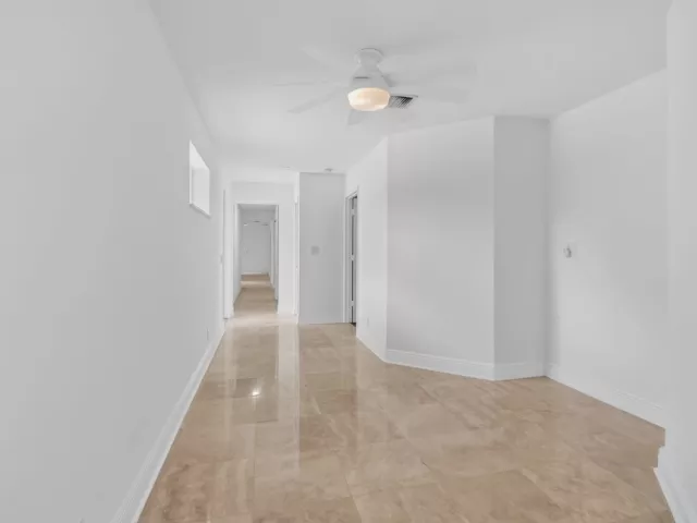 Продажа дома по адресу 8044 Twin Lake Drive - фото 9278755