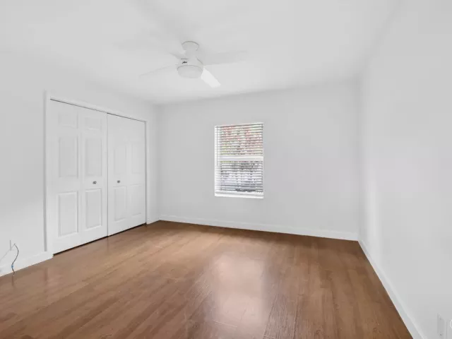 Продажа дома по адресу 8044 Twin Lake Drive - фото 9278757