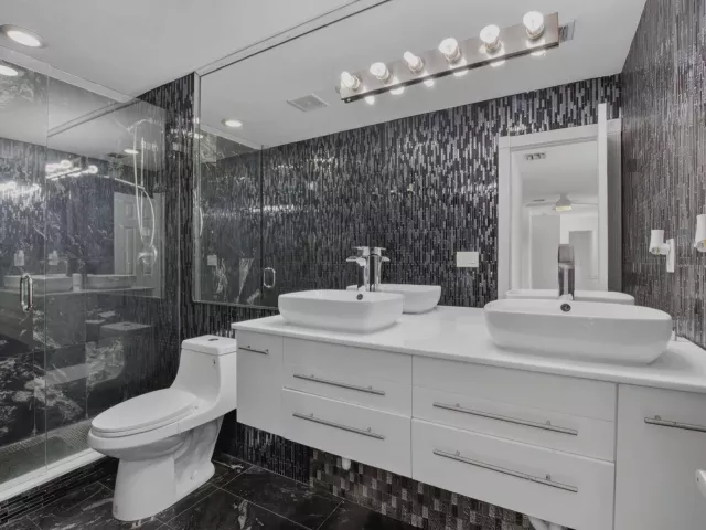 Продажа дома по адресу 8044 Twin Lake Drive - фото 9278759