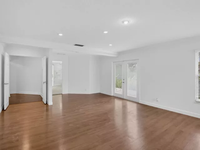 Продажа дома по адресу 8044 Twin Lake Drive - фото 9278775