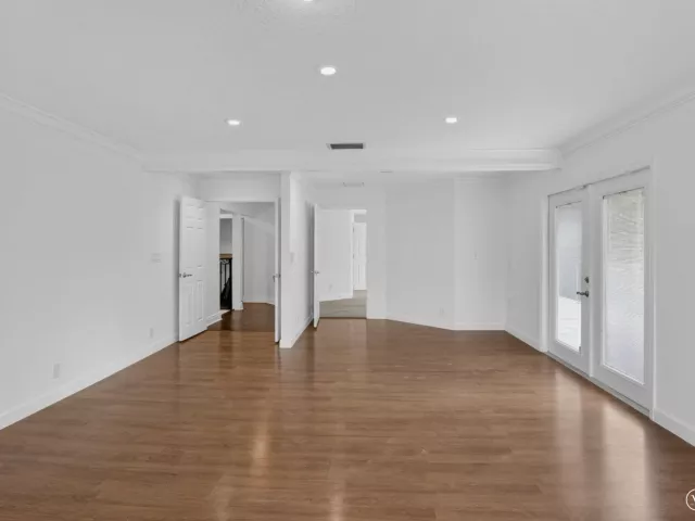 Продажа дома по адресу 8044 Twin Lake Drive - фото 9278778
