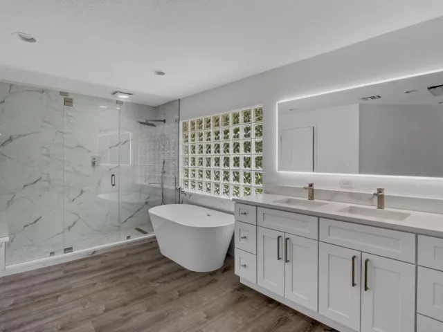 Продажа дома по адресу 8044 Twin Lake Drive - фото 9278781