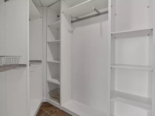 Продажа дома по адресу 8044 Twin Lake Drive - фото 9278789