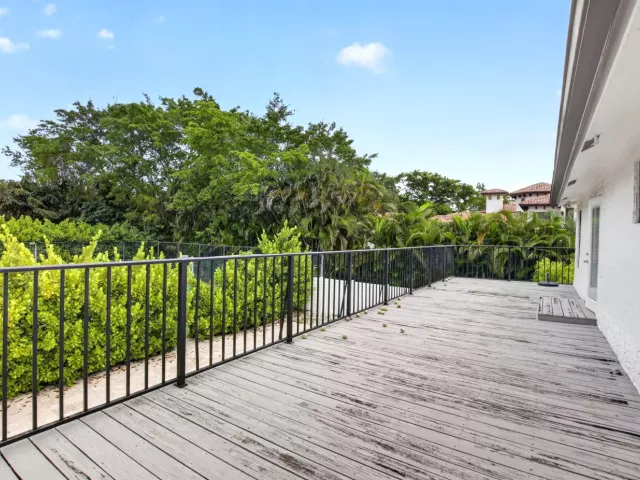 Продажа дома по адресу 8044 Twin Lake Drive - фото 9278793