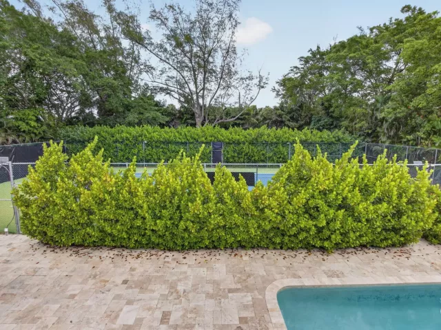 Продажа дома по адресу 8044 Twin Lake Drive - фото 9278795