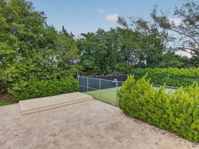 Продажа дома по адресу 8044 Twin Lake Drive - фото 9278797