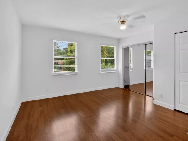 Продажа дома по адресу 8044 Twin Lake Drive - фото 9278801