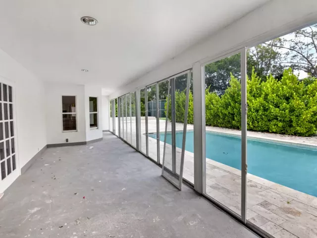 Продажа дома по адресу 8044 Twin Lake Drive - фото 9278804