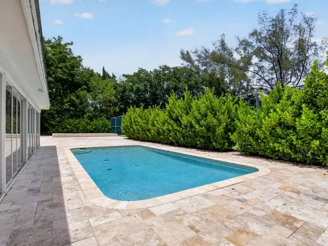 Продажа дома по адресу 8044 Twin Lake Drive - фото 9278808