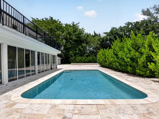Продажа дома по адресу 8044 Twin Lake Drive - фото 9278812