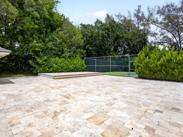 Продажа дома по адресу 8044 Twin Lake Drive - фото 9278815
