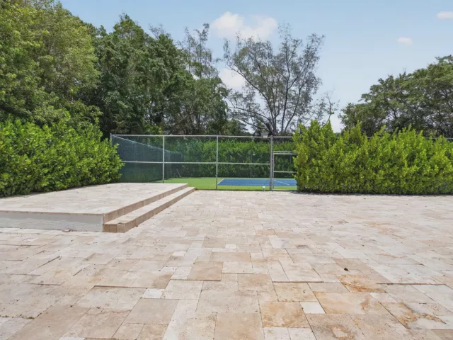 Продажа дома по адресу 8044 Twin Lake Drive - фото 9278816