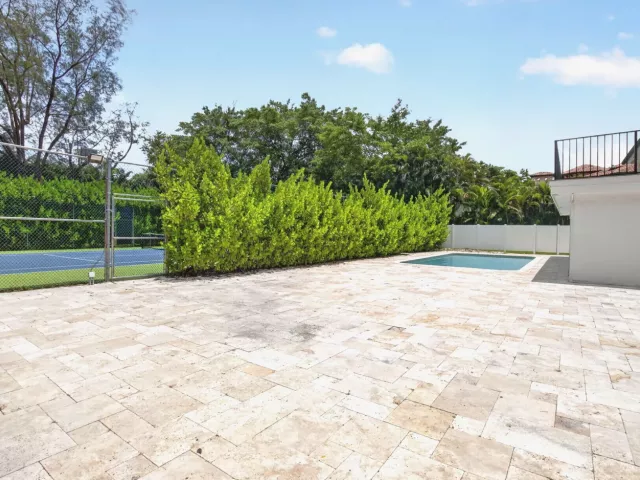 Продажа дома по адресу 8044 Twin Lake Drive - фото 9278817