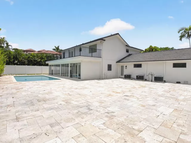 Продажа дома по адресу 8044 Twin Lake Drive - фото 9278818