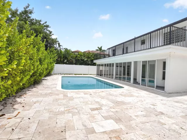 Продажа дома по адресу 8044 Twin Lake Drive - фото 9278820