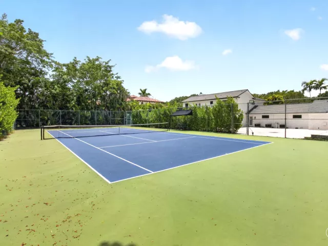 Продажа дома по адресу 8044 Twin Lake Drive - фото 9278822
