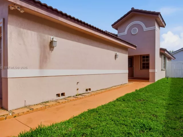 Продажа дома по адресу 17655 SW 6th Street - фото 7695688