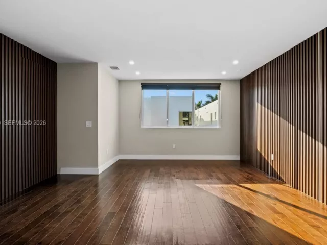 Продажа дома по адресу 7534 NW 98th Ave - фото 7693114