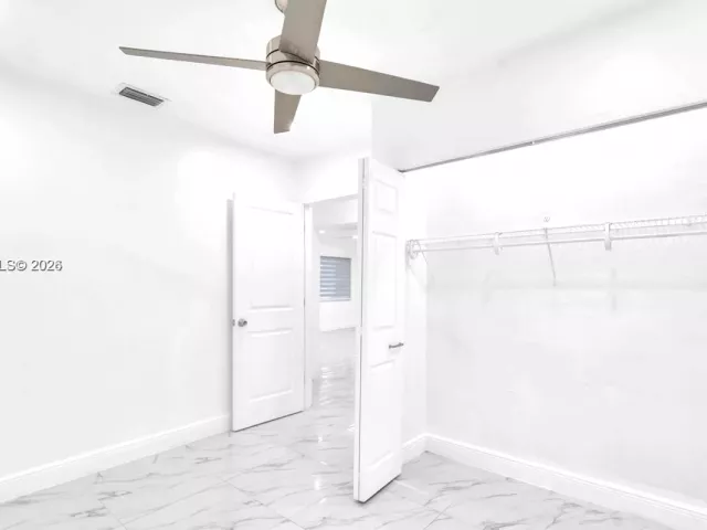 Продажа дома по адресу 3375 SW 1st St - фото 7693272